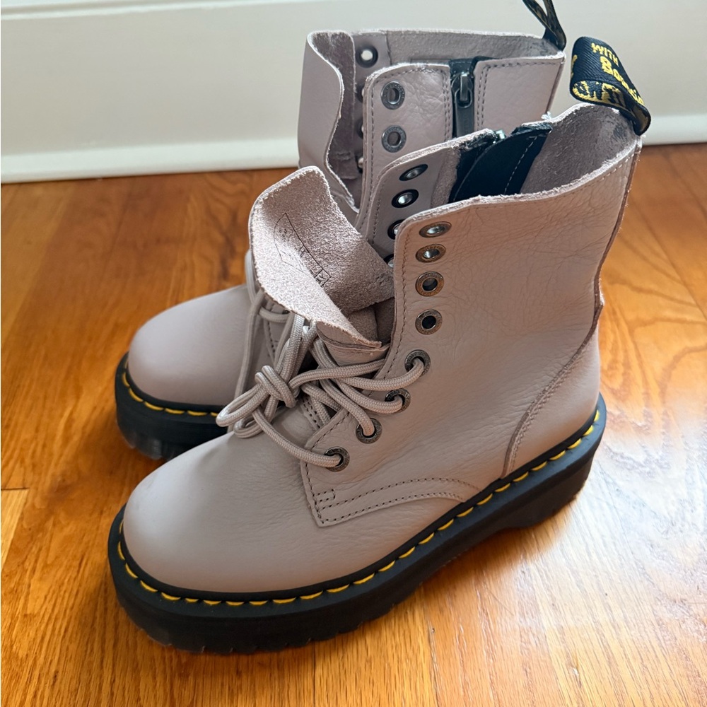 Dr. Martens Jadon lll Pisa Leather Platform Boot in the color Vintage Taupe - Picture 3 of 5